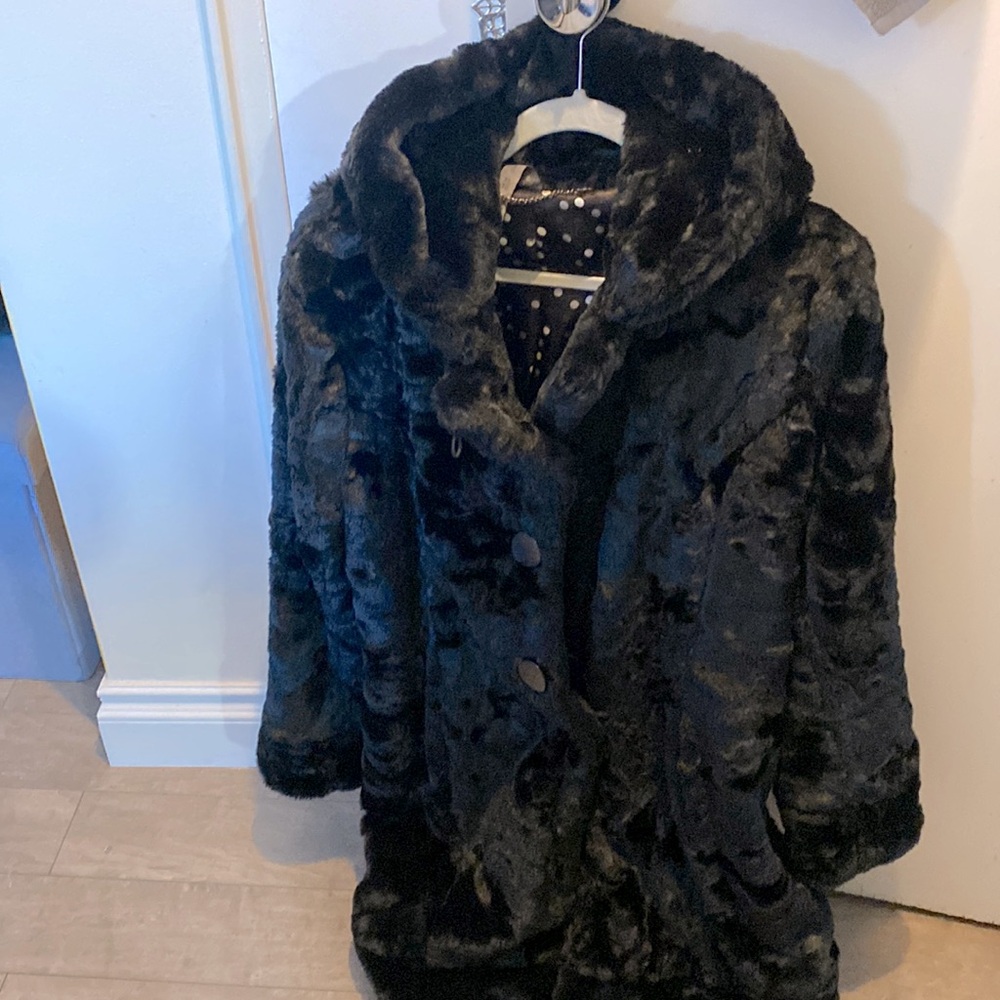 Very comfy and warm coat 
Almost new !!